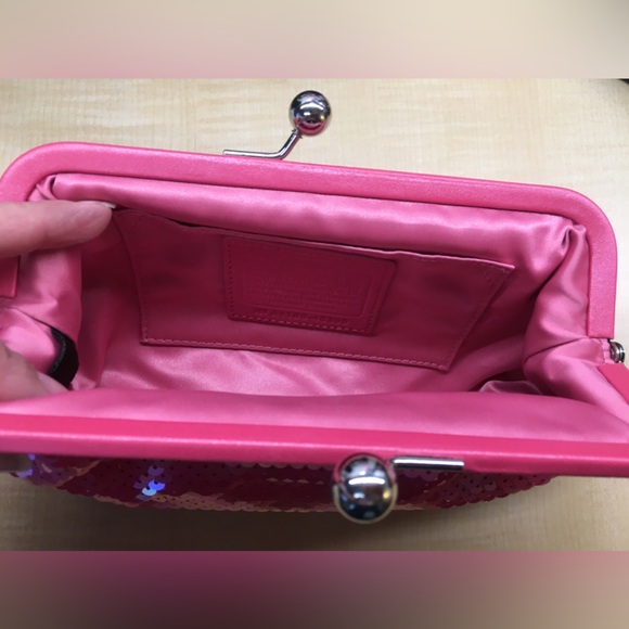 Coach pink sequin wristlet/evening bag - Picture 4 of 9